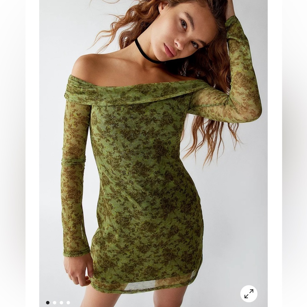 Urban Outfitters Isla Green Floral Off-The-Shoulder Mini Dress